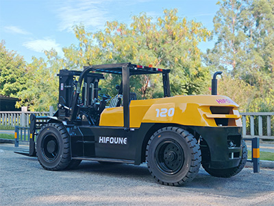 Нужен специалист по 10-тонным контейнерам?